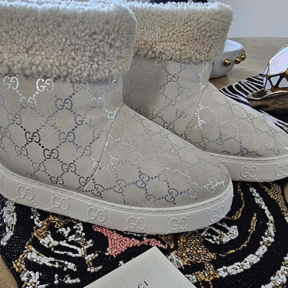 Gucci Women's Beige Shearling Winter Boots - Picture 2 of 7